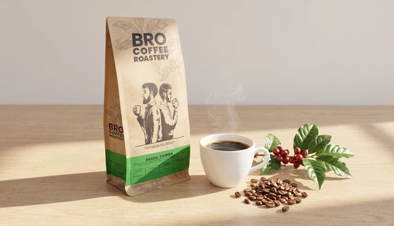 Kawa ziarnista Bro Coffee Roastery Brazil Samba, filiżanka kawy i gałązka kawowca z dojrzałymi owocami.