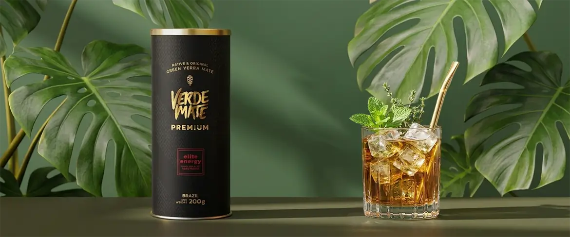 Orzeźwiające tereré z lodem i miętą w szklance, przygotowane na bazie Verde Mate Premium Elite Energy