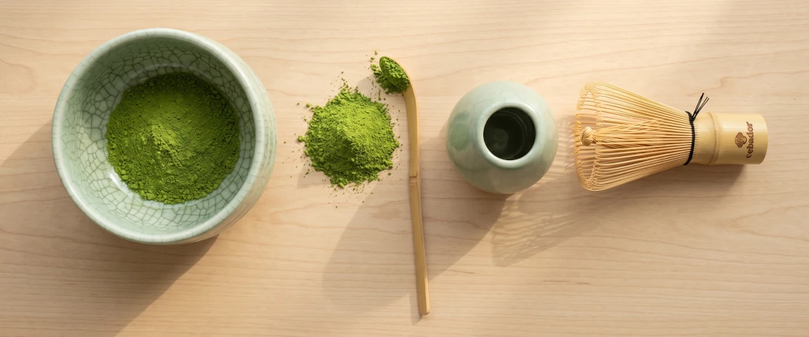 Akcesoria do matchy – matchawan, chasen, chashaku i proszek matcha