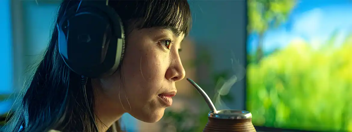Czy yerba mate pobudza? Zdrowy energetyk dla graczy