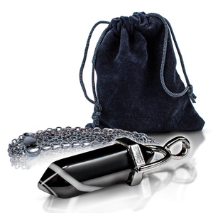 Czarny agat – zawieszka z łańcuszkiem w woreczku