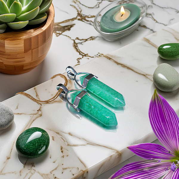 Awenturyn – zawieszka z łańcuszkiem w woreczku