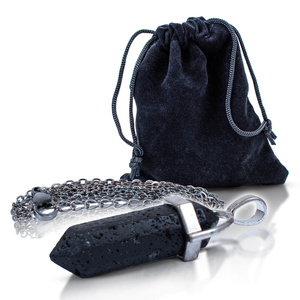 Kmień lawowy – zawieszka z łańcuszkiem w woreczku