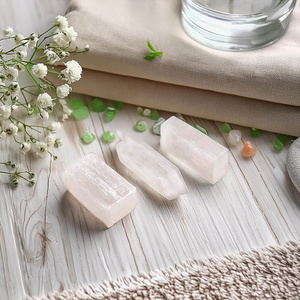 Selenit biały (surowy kamień) 1 szt.